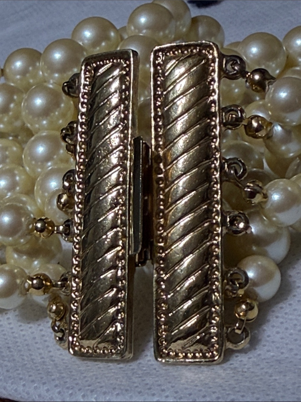 Carolee multi strand faux pear beaded bracelet 7 1/4” & screw back earrings - Picture 6 of 12